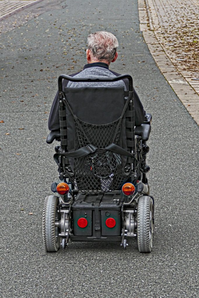 wheelchair-users-2814628_1920